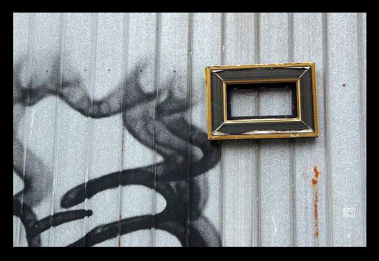 L'encre brûlée à blanc, le métal à blanc. Ainsi soit-il.