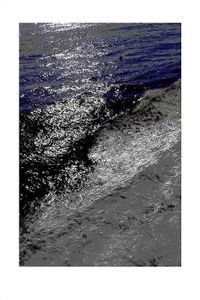 Bleu est seul, et mauve, et sans écriture