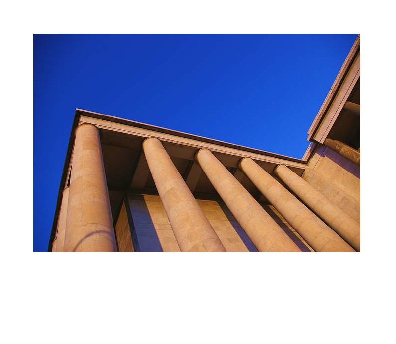 Au loin les colonnes du Temple