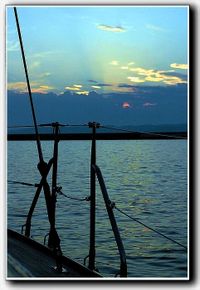 Trouver l'or vif sous les paupières basses de l'horizon