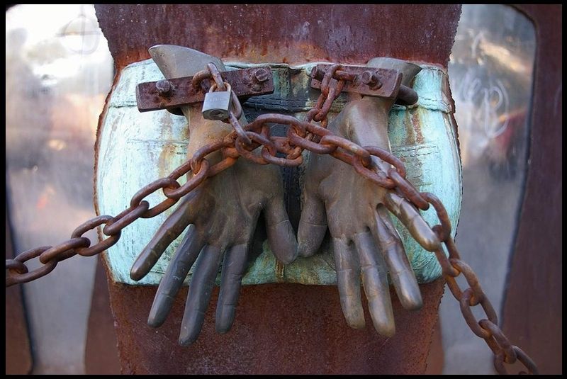 Mais si un p-re de famille innocent est livr- aux mains de l-erreur