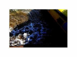 Les eaux se brisent, toutes blanches Les eaux se brisent- toutes blanches