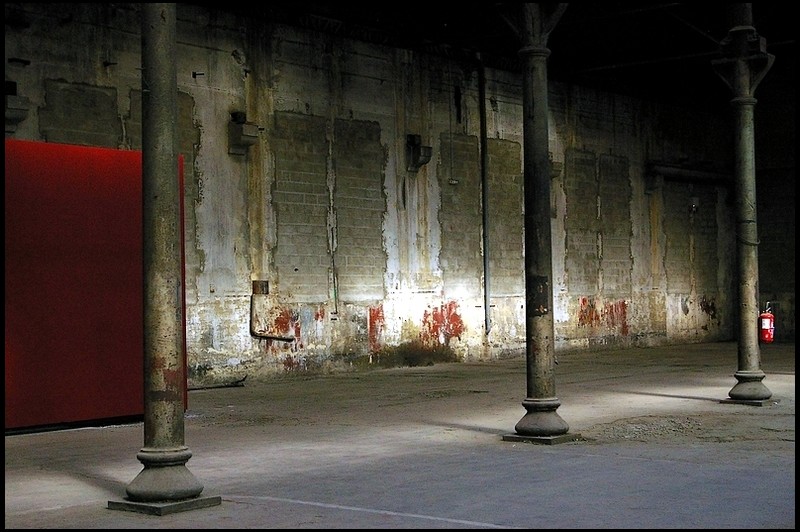 Au coin de la pi-ce rouge- le tableau longtemps attendu que tu aidas      - faire surgir