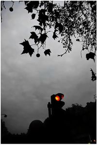 Rouge est devenu le temps