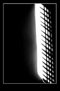 La double sym-trie du lit et du tombeau