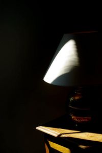 L'obscur n'a pas d'ennemis, des contradicteurs seulement. Il n'en est pas de même des lumières que l'on imagine.