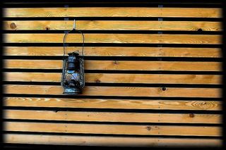 Sous la lampe, nous boirions l'oubli de ce qui jamais ne fut. Sous la lampe- nous boirions l-oubli de ce qui jamais ne fut.