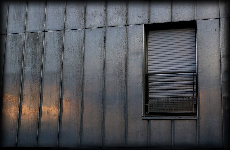 La seule mati-re de mon -criture est l--preuve du manque- du vide