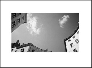 les paroles comme les nuages \ ont déjà fait leurs bagages Les paroles comme les nuages