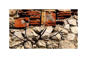 C-est la route des fables la route des gen-ts Que bordent les noirs sourires d-enracin-s