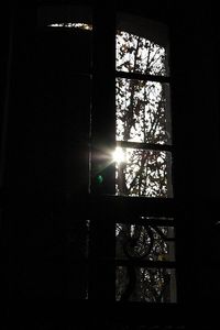 Entendre par tous ceux qui ont part au soleil Et voient dans la lumière un jour engendrer l'autre Entendre par tous ceux qui ont part au soleil Et voient dans la lumière un jour engendrer l'autre