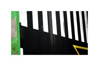 Ainsi les tesselles assemblées par Dominique Buisset répondent-elles aux mêmes principes de composition que celles des poètes dont il est fervent admirateur et adepte. G-om-trie complexe 2