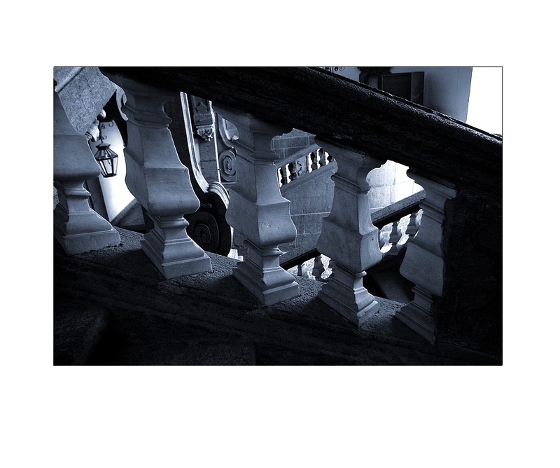 B- la mont-e que chacun avait accomplie au d-clin du jour vers le cour secret d l-immeuble