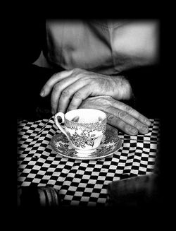 Celui qui, avant moi, était assis à cette place était un homme que j'aimais Celui qui- avant moi- -tait assis - cette place -tait un homme que j-aimais