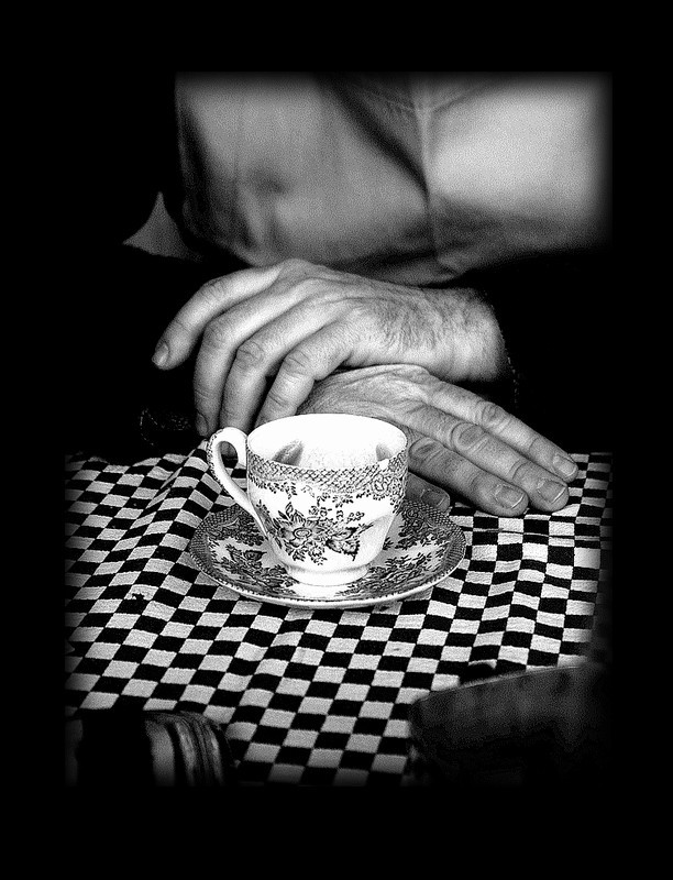 Celui  qui-  avant   moi-  -tait  assis  -  cette  place  -tait  un  homme  que j-aimais