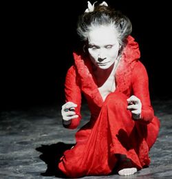 Carlotta Ikeda dans Medea Carlotta Ikeda