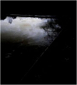 L'eau accuse le coup, devient noire comme poix L-eau accuse le coup- devient noire comme poix