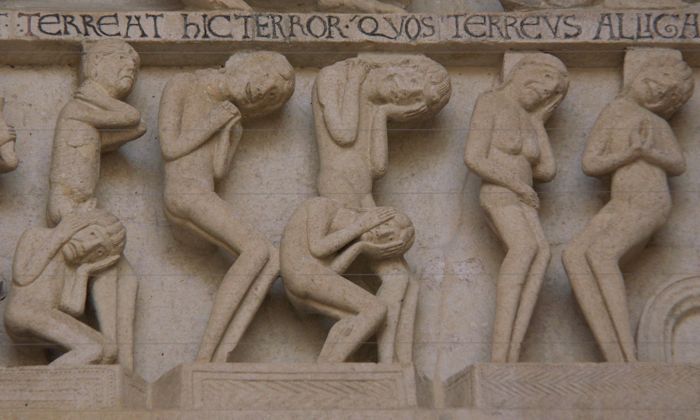 L'amour a dédoré ses ailes d'ange au plafond