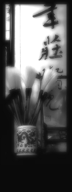 Trac-s d-une main s-re par un pinceau (1)