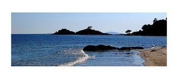 Des îles flottantes | se déposent | sur ses hanches Des -les flottantes se d-posent sur ses hanches