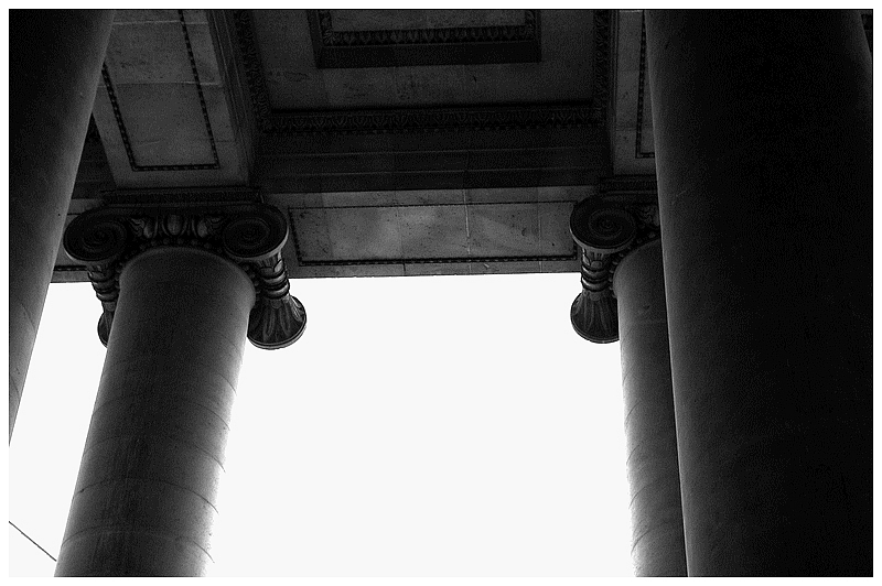 Une lumi-re annonce leur empire