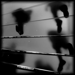 Difficile de dire quand l-ombre est encore notre miroir