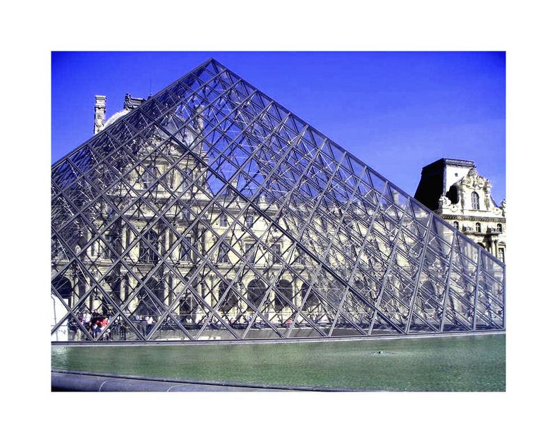 Pyramide du Louvre