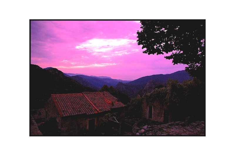 C--tait novembre Le cr-puscule n-allumait plus les lampes coutumi-res