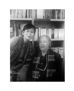 Sabine Huynh et Uri Orlev. Paris, librairie Tschann, samedi 26 novembre 2011 Sabine Huynh et Uri Orlev. Paris, librairie Tschann le samedi 26 novembre 2011