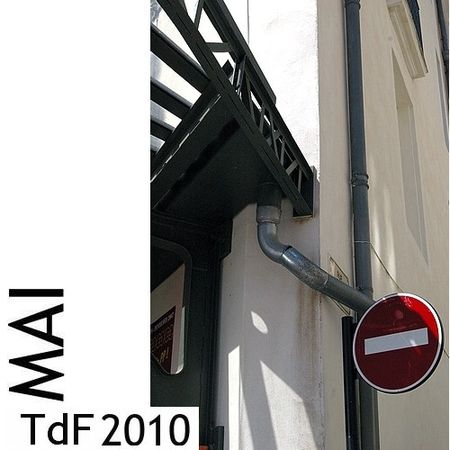 CLIQUER SUR LA PHOTO pour accéder au SOMMAIRE du numéro de mai 2010 asset asset-image at-xid-6a00d8345167db69e201630433fd87970d