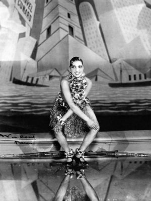 Joséphine Baker dansant le charleston dans la revue «La Folie du jour» aux Folies-Bergère (1926) Joséphine baker dansant le charleston aux Folies-Bergère (1926)