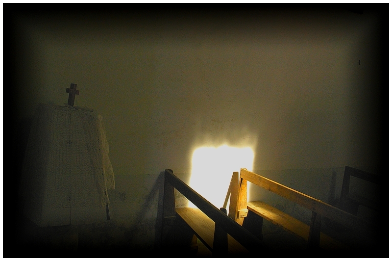 In lu mezulume Di e to chjese