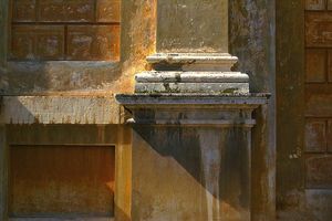 Ocre romain  -  aller du concret à l'abstrait