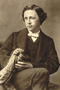 Lewis Carroll nettoyant un objectif Leica Lewis-Carroll