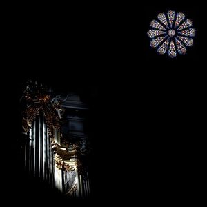 Il laissait errer son regard tout en prenant l’air attentif les dimanches de foi Il laissait errer son regard tout en prenant l’air attentif les dimanches de foi