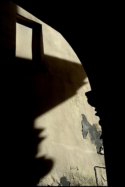 Après le deuil la lumière est nue, sans traces qui nous fondent