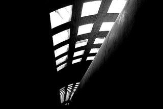 Je laisse filer les heures | et me joins au temps | pour célébrer ta lumière Je laisse filer les heures et me joins au temps pour célébrer ta lumière