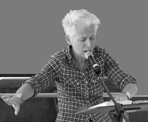 Hélène Sanguinetti Hélène Sanguinetti-Photo D. Warzy-Sans le fond !