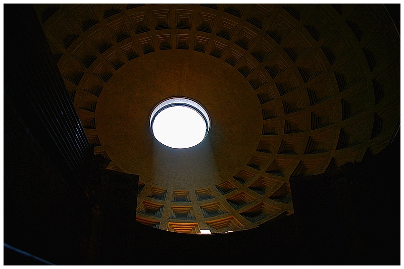 En haut du temple l'aveu de lumière