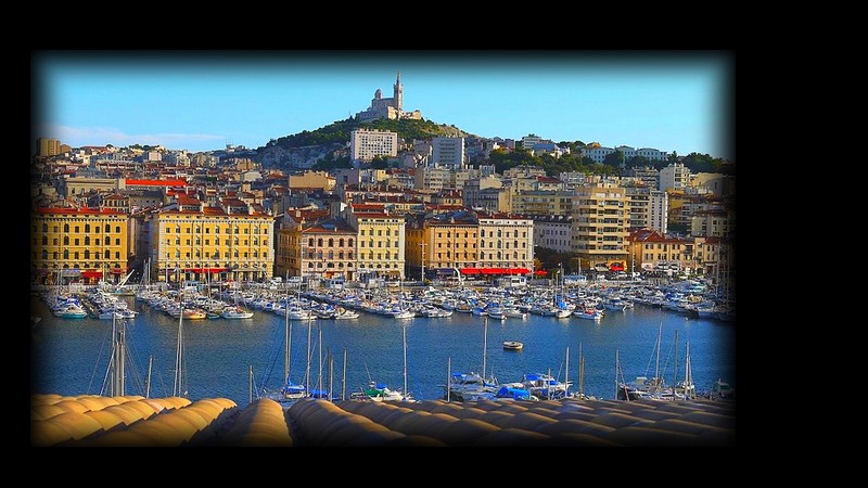 Sa voix d'Algérienne à l'accent marseillais.