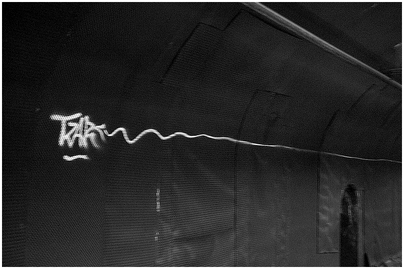 J’ai mis des mots au plus profond des poèmes  Comme au fond d’un tunnel