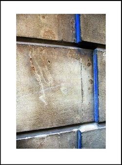 «Pourtant, malgré la faille, le bleu, toujours,|s’instaurait, me rattrapait» Pourtant, malgré la faille, le bleu, toujours,