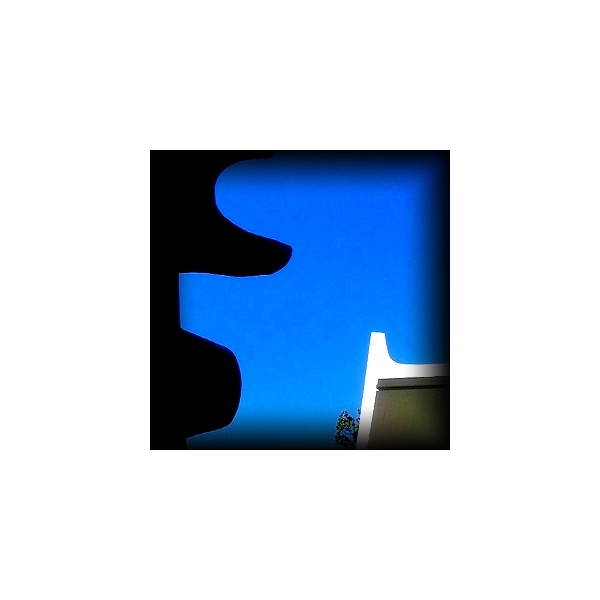 Sur le fond immensément profond et bleu