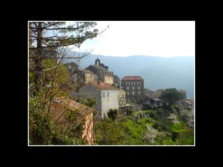 Et lointain un village corse. Et lointain un village corse.