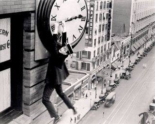 Sois tranquille, cela viendra ! Harold-lloyd-safety-last-clock1