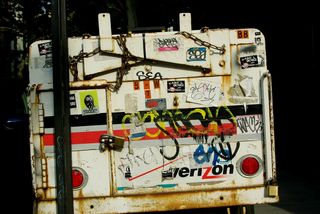 Les chants englués sous la chape se terrent Les chants englués sous la chape se terrent