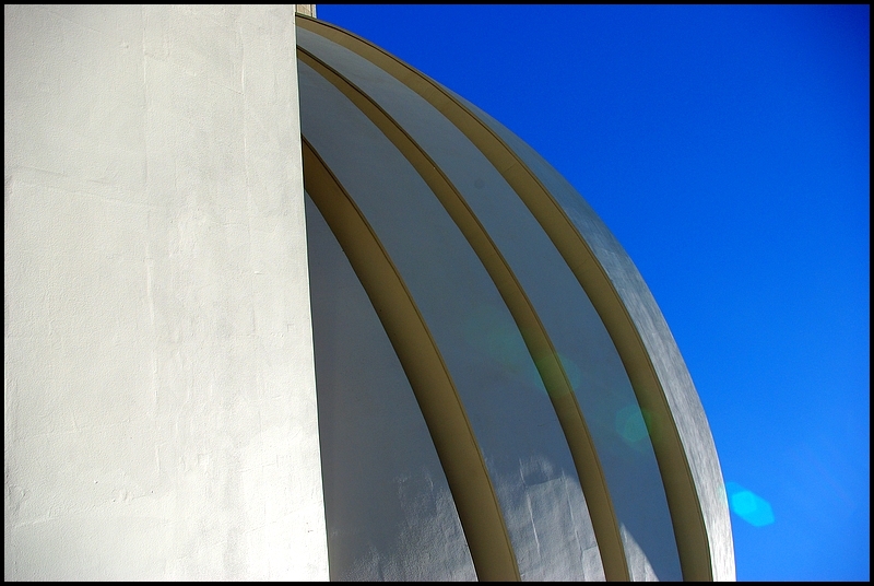 COQUILLE   Sans cela, je me renfermerai en ma coquille et nous créerons en nous l’exigence d’un tel non-lieu.