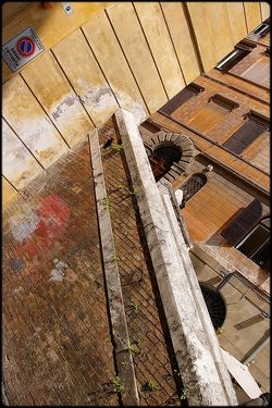 ROMA FEV 2006 laissées sottement languir devant  notre porte