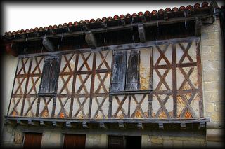 Pièce en encorbellement à Touget (Gers), élément d’une maison à colombages ayant appartenu à Guillaume de Salluste du Bartas. TOUGET