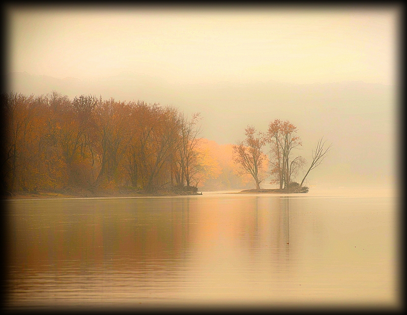 Early-morning-fog-on-the-Mississippi-River